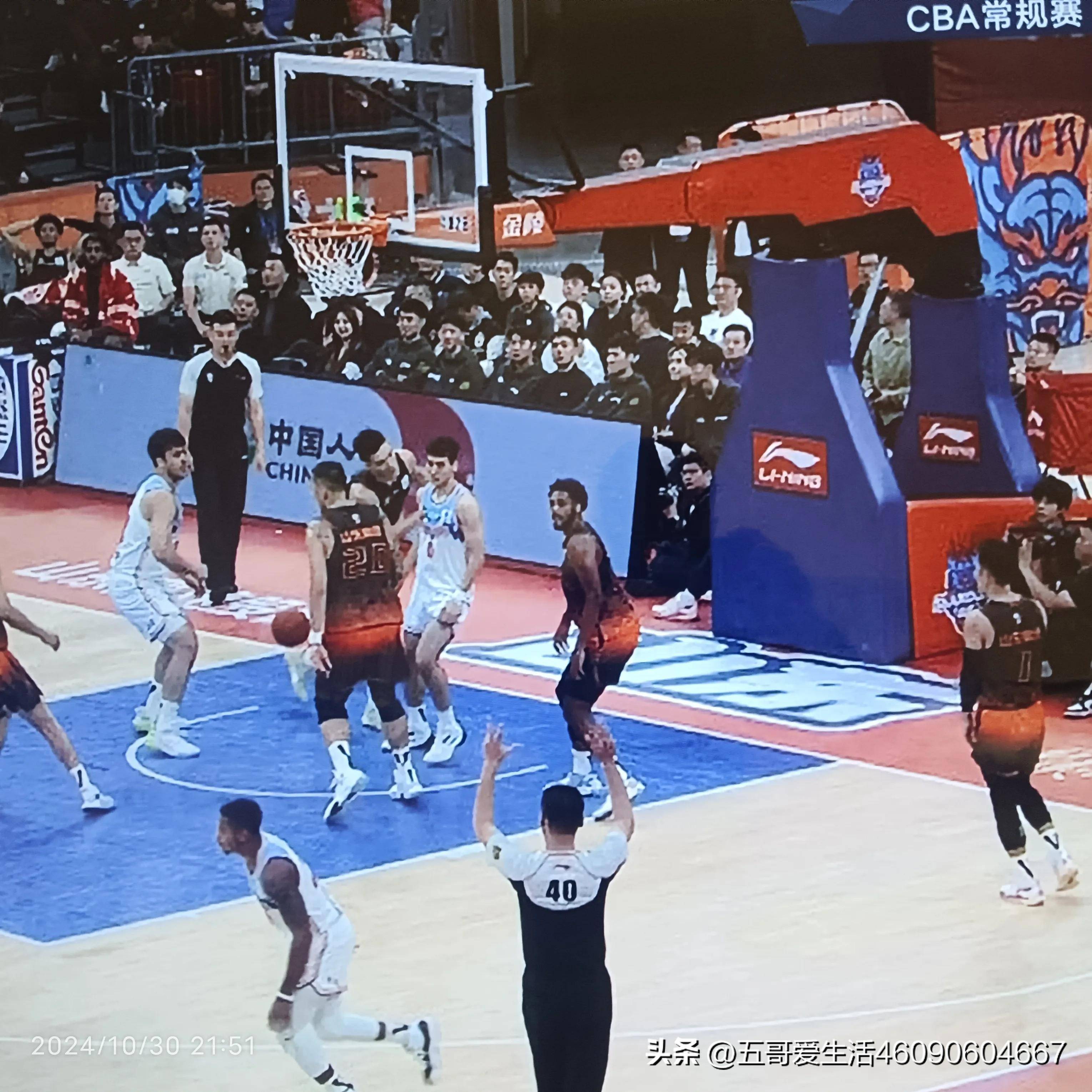 星空体育官网登录入口-新疆客场大胜青岛，保持领先优势